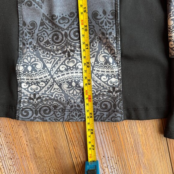 Marika 1/4 zip top. size M. Grey/Black/White paisley - Picture 7 of 8